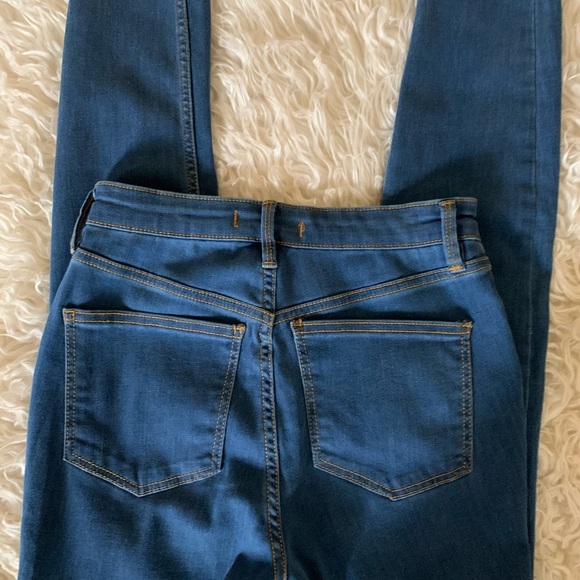 💐HP🌹NWT Free People destroyed denim legging, size 27. - Picture 3 of 5